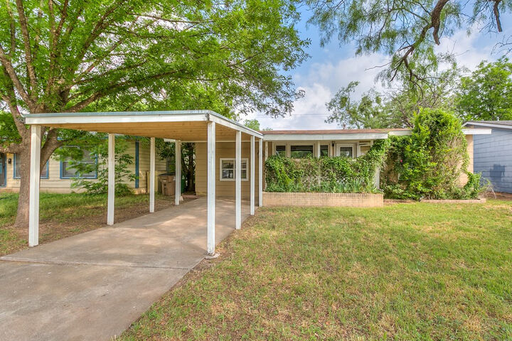 Property Photo: 2518 W Harris Avenue TX 76901