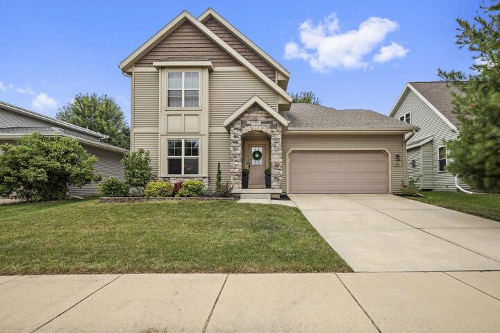 350 South Goldenrod Drive  Sun Prairie WI 53590 photo