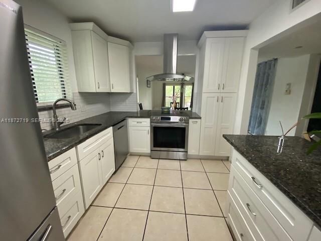 Property Photo:  437 Lakeview Dr 201  FL 33326 