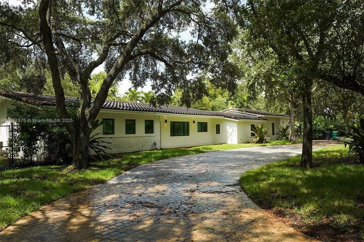 Property Photo:  6230 SW 112th St  FL 33156 