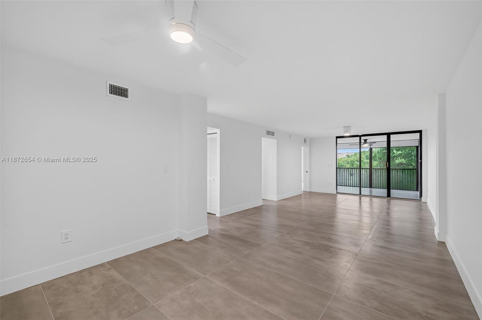 Property Photo: 2812 N 46th Ave G665 FL 33021
