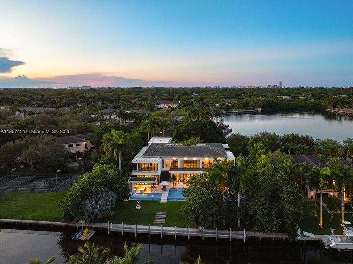 540 Leucadendra Dr  Coral Gables FL 33156 photo