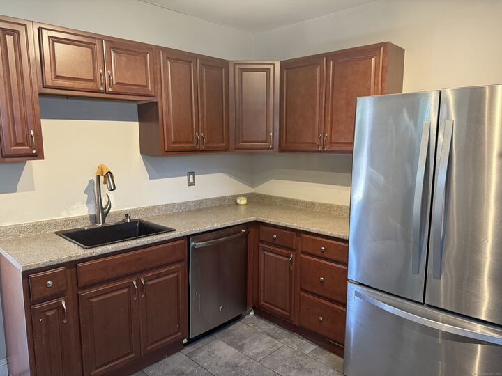 Property Photo:  880 Connecticut Avenue 2  CT 06607 