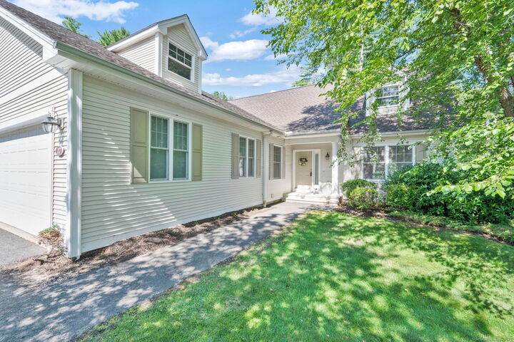 Property Photo:  17 Cherry Tree Lane 17  CT 06001 