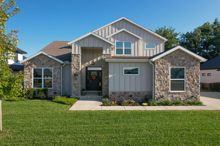 Property Photo:  1049 E Siler Parkway  MO 65810 