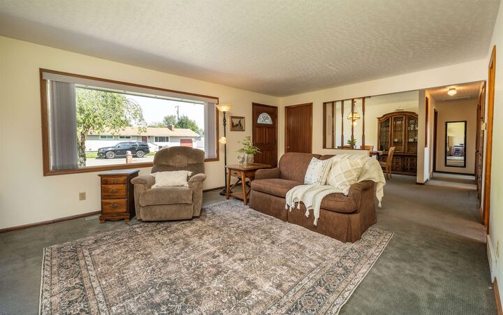 Property Photo:  505 W Barnes Rd  WA 99218 