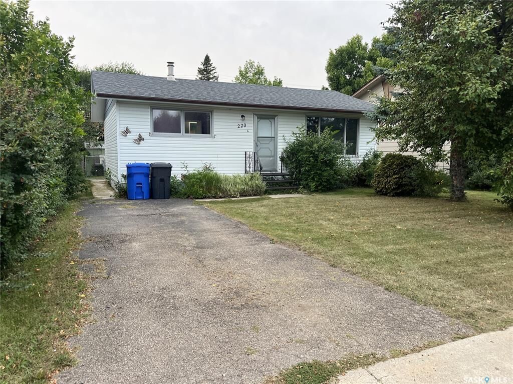 Property Photo:  220 Knobel Street  SK S0A 1A0 