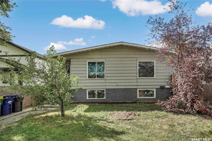 327 S Avenue S  Saskatoon SK S7M 3A1 photo