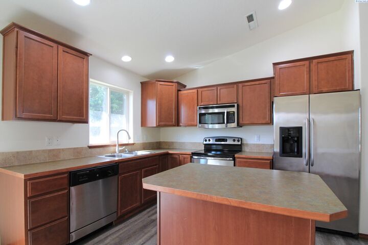 Property Photo: 4608 Yucatan Court WA 99301