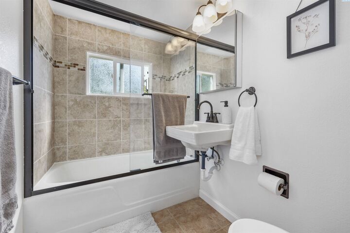 Property Photo: 2004 Pullen St WA 99354