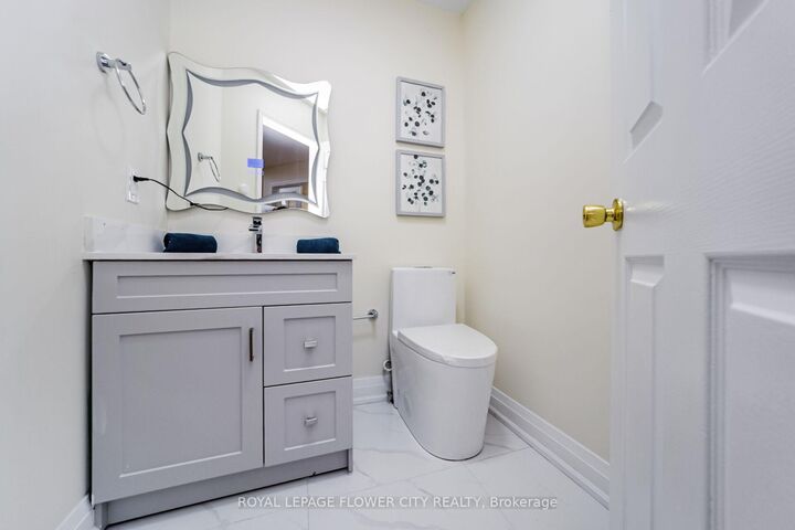 Property Photo:  4 Natalie Court E  ON L6S 5T2 