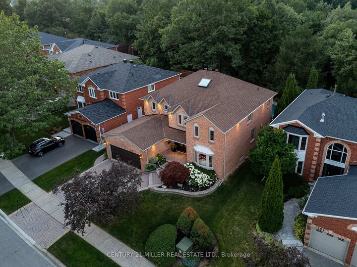 Property Photo: 1213 Bowman Drive ON L6M 2T4