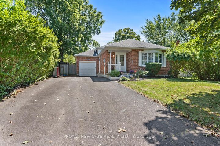Property Photo:  101 Hart Boulevard  ON L1B 1E4 