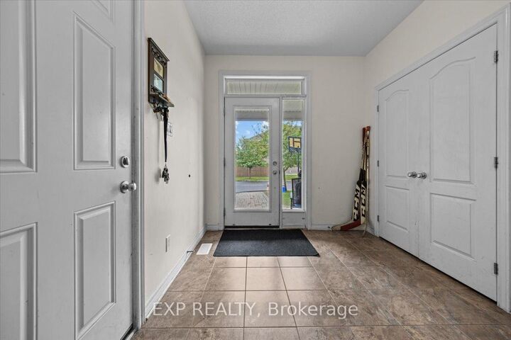 Photo de la propriété:  121 Daglan Crescent  ON K4A 0W7 