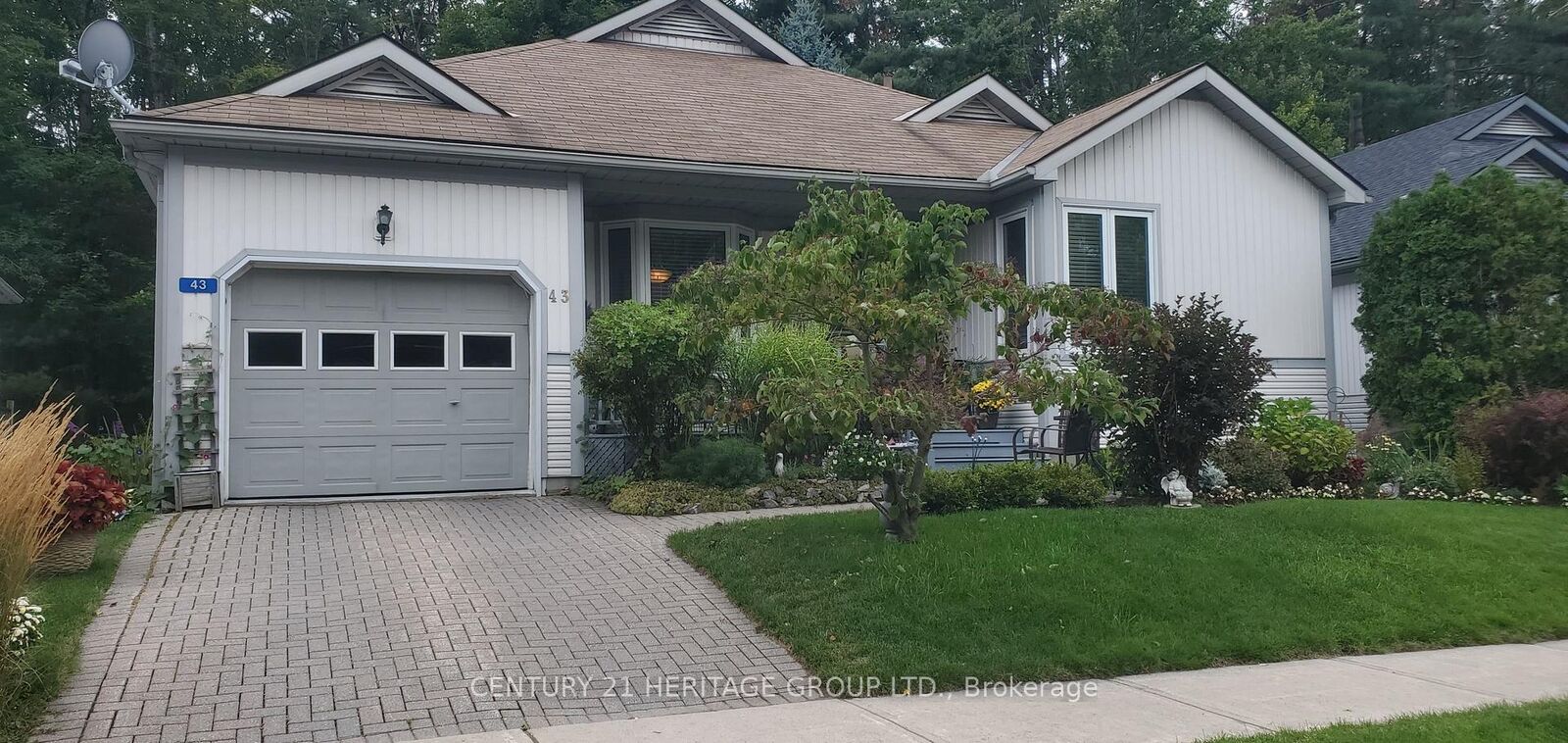 Property Photo: 43 Pineridge Gate ON P1P 1Y4