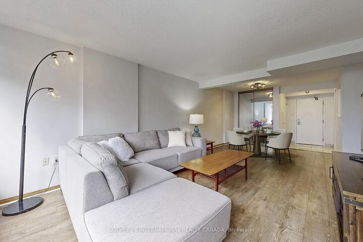 Property Photo: 25 Fairview Road W 406 ON L5B 3Y8