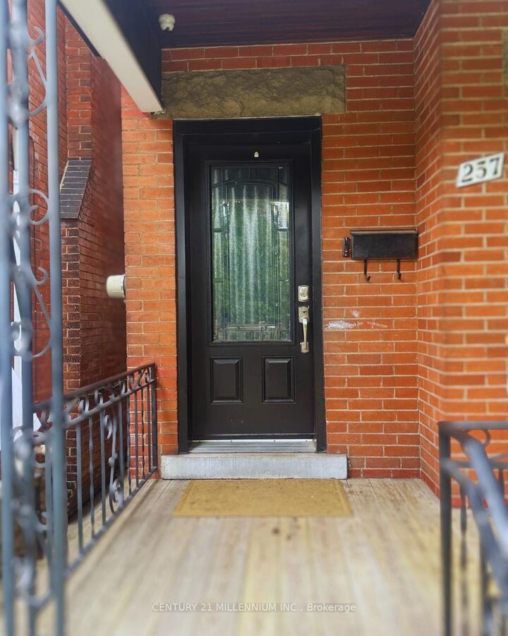 Property Photo: 237 Balsam Avenue S ON L8M 3B9