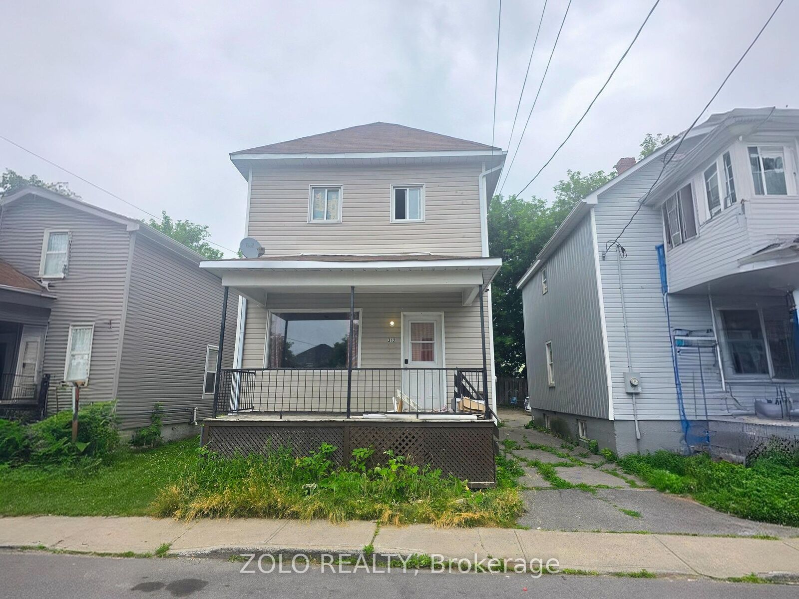 Property Photo:  312 Prince Arthur Street  ON K6H 4N9 