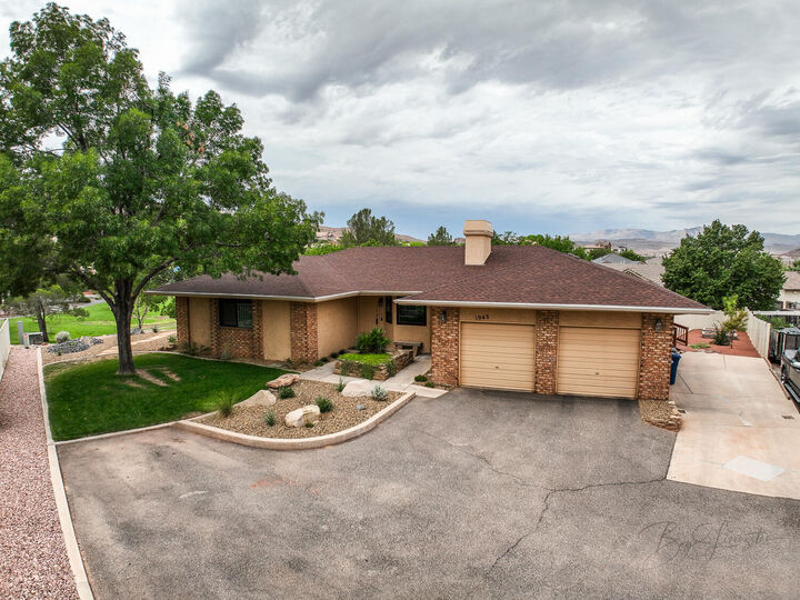 Property Photo: 1942 Acacia Place UT 84790