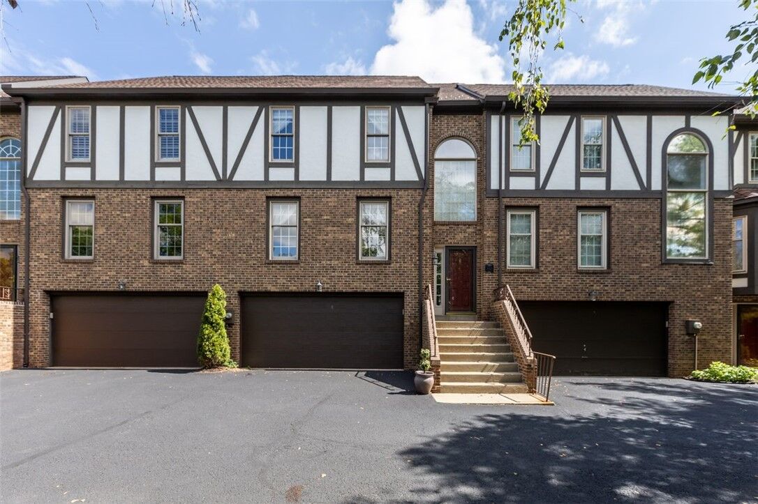 Property Photo: 402 Christopher Cir PA 15205
