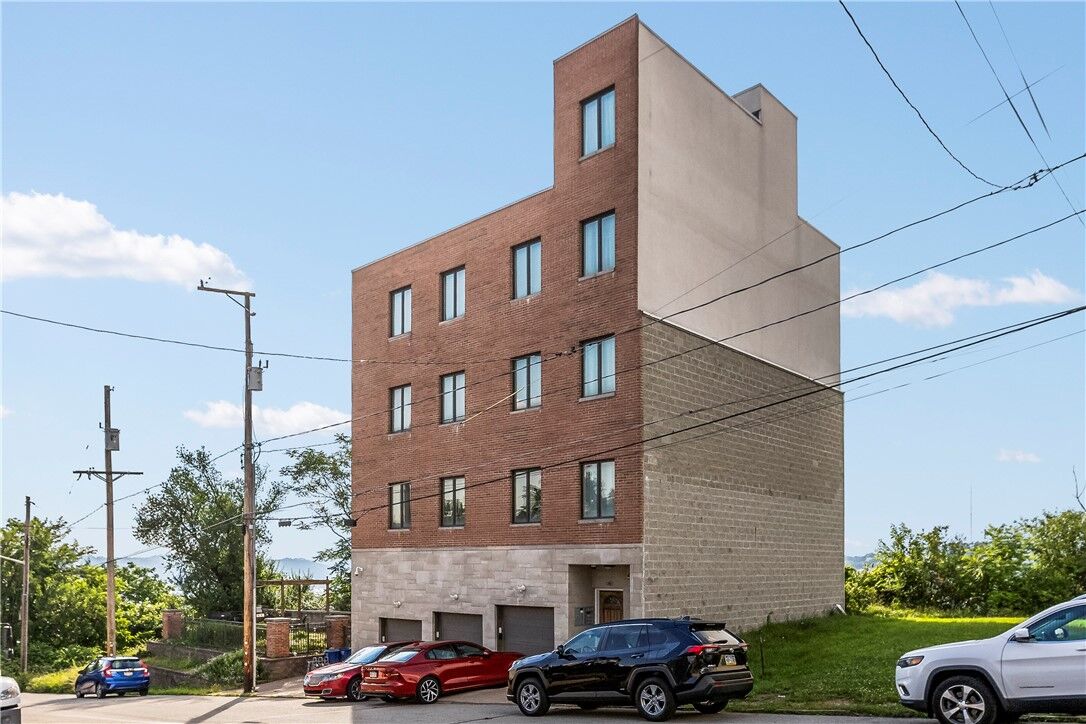 Property Photo:  1825 Arcena Str. 3  PA 15219 