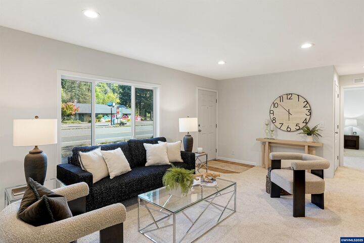 Property Photo:  849 NW Alder St  OR 97360 