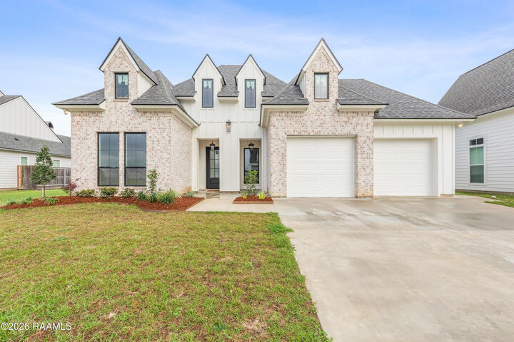 Property Photo:  208 Buenos Aires  LA 70592 