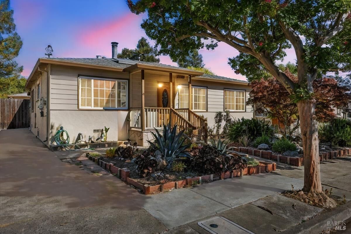 Property Photo:  2420 Lomitas Avenue  CA 95404 