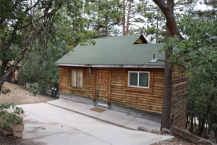 Property Photo: 1247 Piney Ridge Place CA 92333