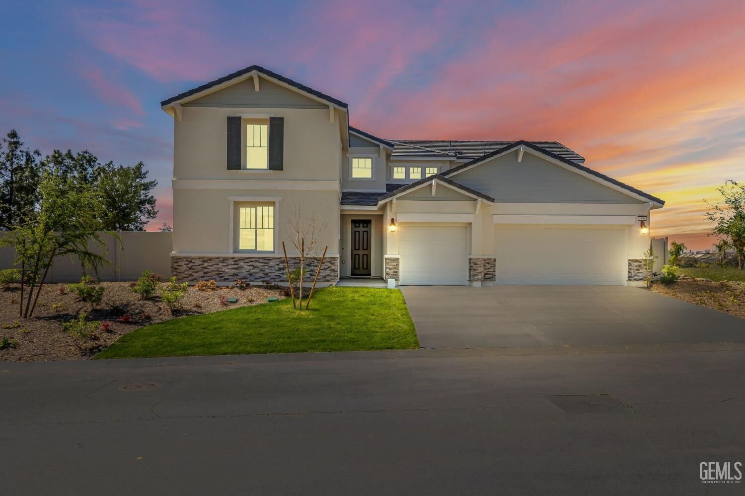Property Photo:  5808 Levanto Street  CA 93306 