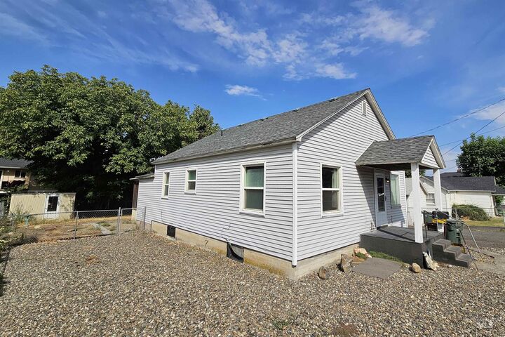 Property Photo: 1220 Highland Ave WA 99403