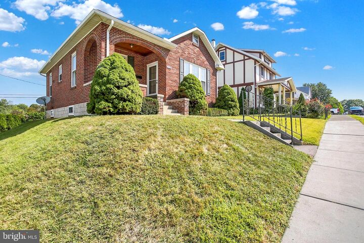 Property Photo:  2429 S 3rd Street  PA 17113 