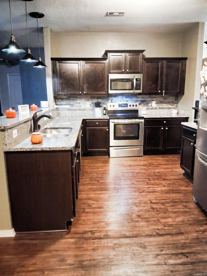 Property Photo: 17015 Crooked Oaks Dr AR 72120