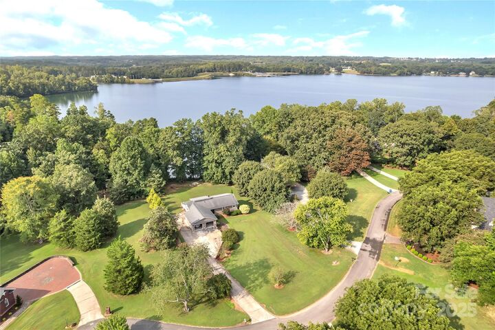 Property Photo:  114 Lakeshore Drive  NC 28086 