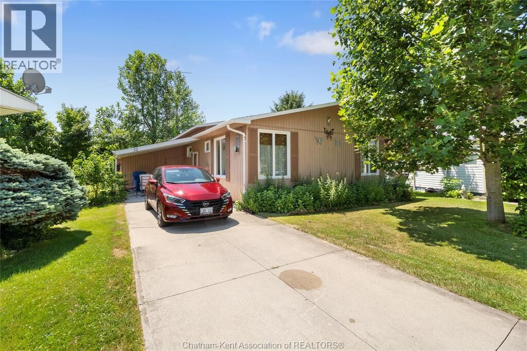 Photo de la propriété: 22220 Charing Cross Road 52 ON N7M 5V8