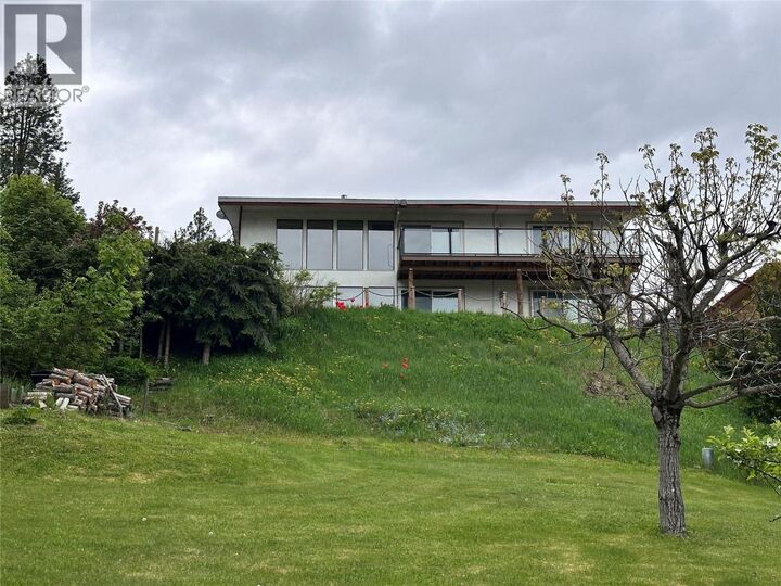 Photo de la propriété: 1681 12 Avenue Southeast BC V1E 2E4