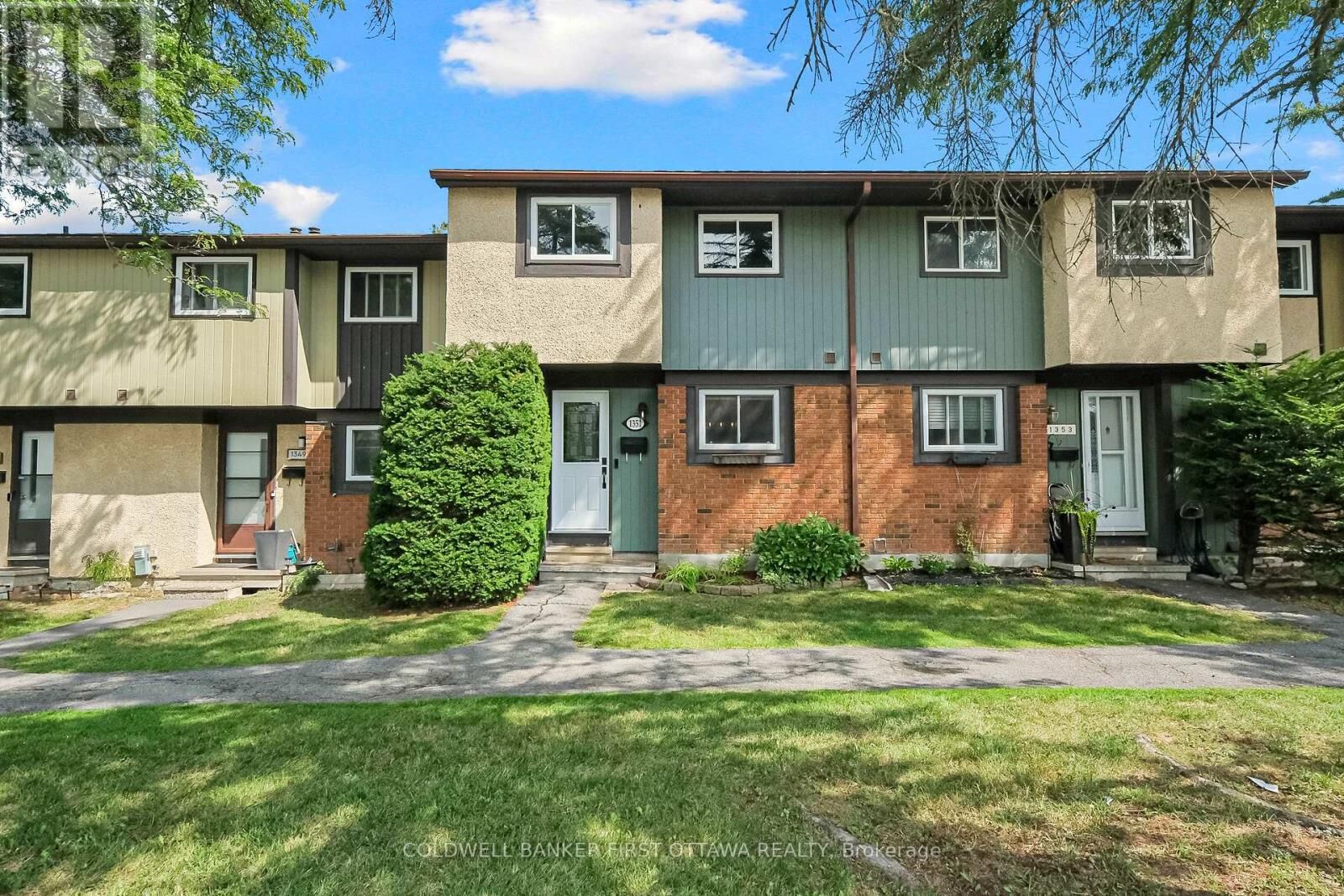 Property Photo: 1351 Bakker Court ON K1C 2K5