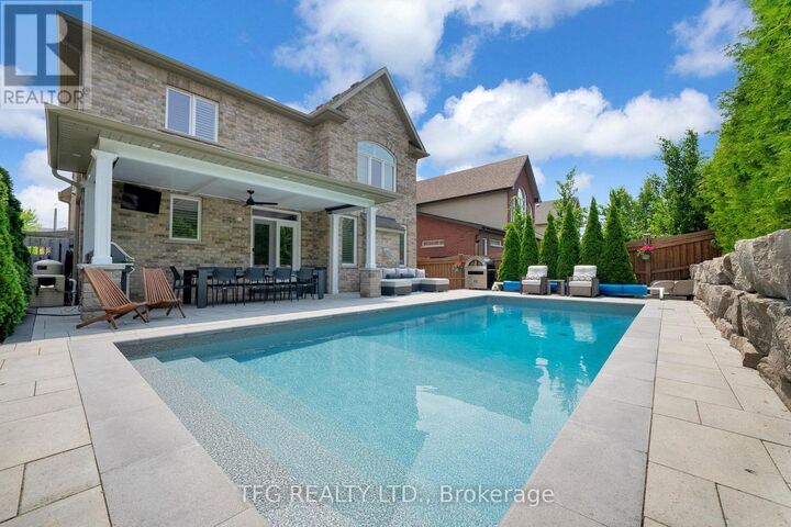 Photo de la propriété: 944 Grand Ridge Avenue ON L1K 3B4