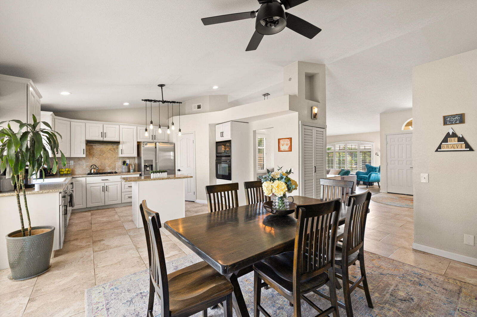 Property Photo:  42639 Devonshire Street  CA 92211 