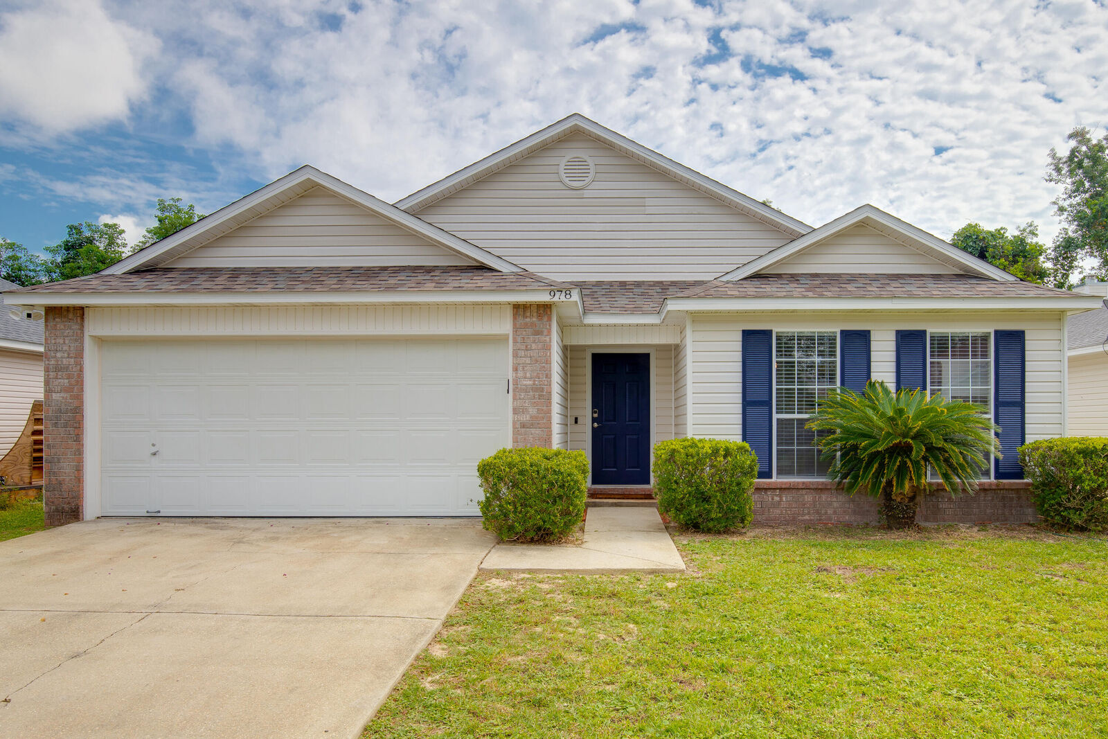 Property Photo:  978 John Wayne Circle  FL 32547 