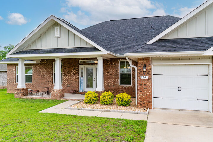 Property Photo: 6101 Walk Along Way FL 32536