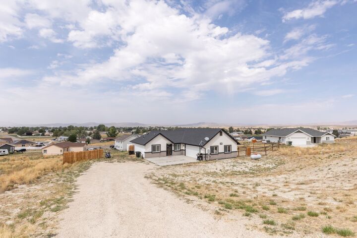 Property Photo: 402 Parkchester Drive NV 89815