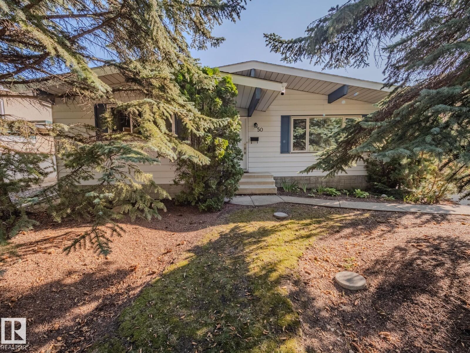 Property Photo:  50 Flagstone Crescent  AB T8N 1R3 
