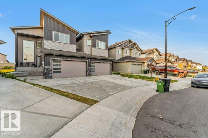 Property Photo: 1522 17 Avenue NW AB T6T 2R9