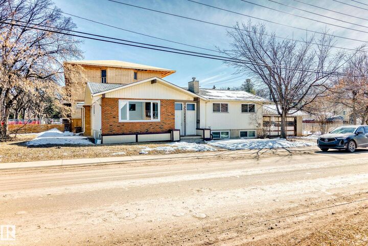 7807 108 Street NW  Edmonton AB T6E 4M1 photo