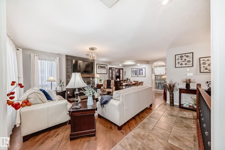 Property Photo: 4 Glendale Crescent AB T7Z 1A8