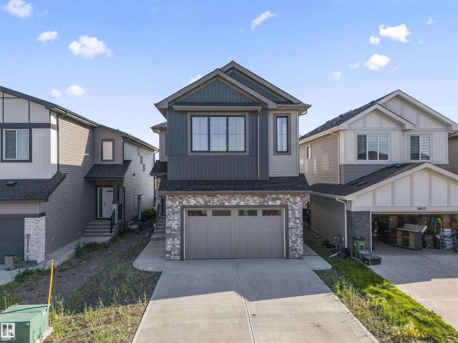 Property Photo: 9451 Pear Crescent SW AB T6X 2Z5