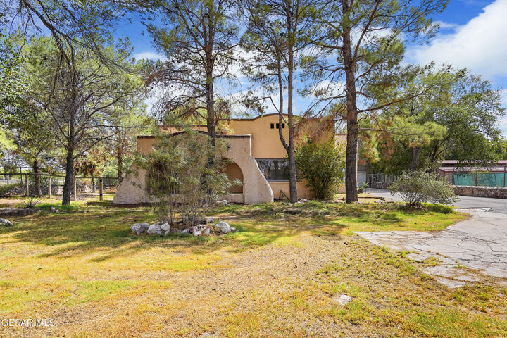 932 W W Borderland Road  El Paso TX 79932 photo