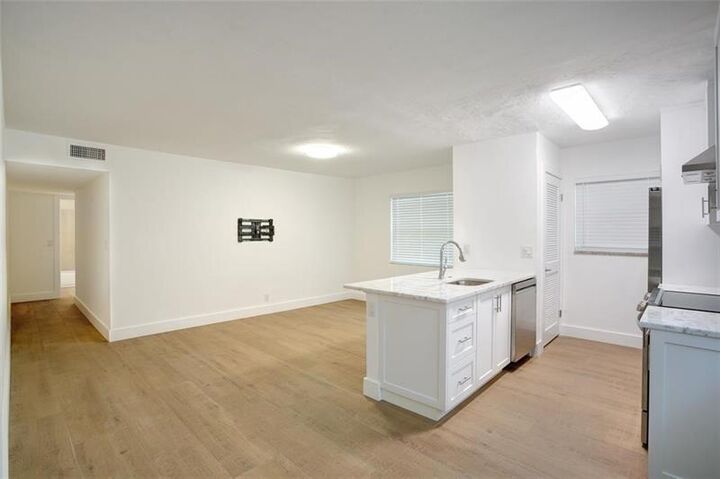 Property Photo: 530 S Federal Hwy 7 FL 33301