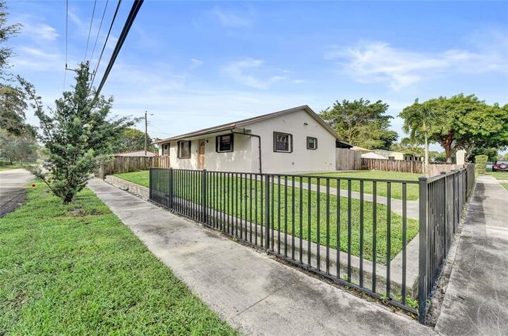 Property Photo: 7400 Raleigh St FL 33024
